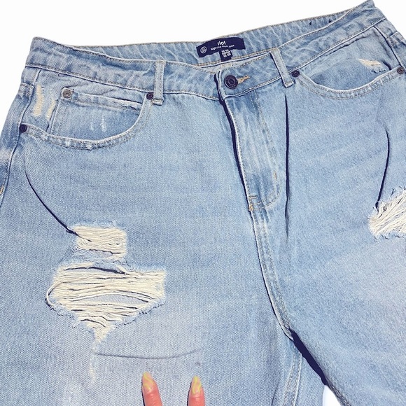 Missguided High Rise 'Riot' Distressed Ripped Mom Jeans - Picture 4 of 6